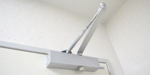 ドアクローザー取替え